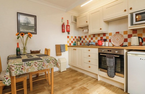 Tiverton Cottage | STAGSHOLT LODGE, romantic, with a garden in Washfield