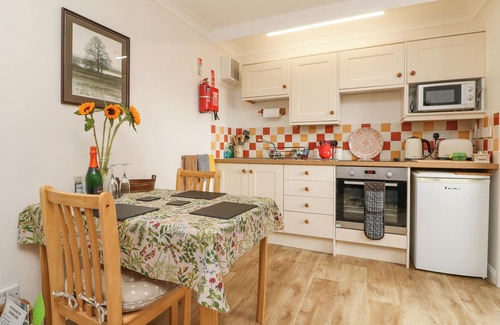 Tiverton Cottage | STAGSHOLT LODGE, romantic, with a garden in Washfield