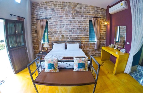 Suan Phueng Hotel | Stamp Hills Resort & Restaurant
