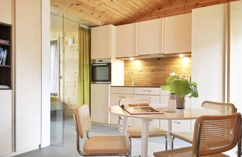 Tromsdalen Apartment | Standard-Apartment-Private Bathroom-Mountain view-Apartment 01