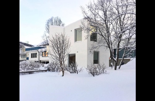 Tromsdalen Apartment | Standard-Apartment-Private Bathroom-Mountain view-Apartment 01