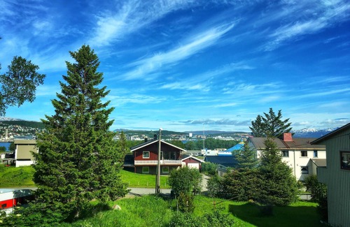 Tromsdalen Apartment | Standard-Apartment-Private Bathroom-Mountain view-Apartment 01