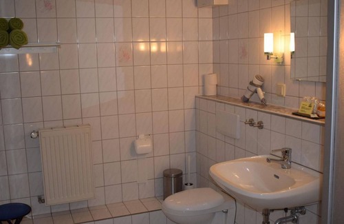 Pfaffendorf Bed & Breakfast | Standard double room, shower, WC - Pension Lachmann