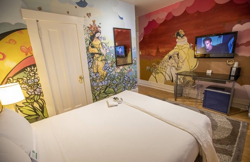 Union Square House | Standard Queen Room w/Ensuite Bathroom