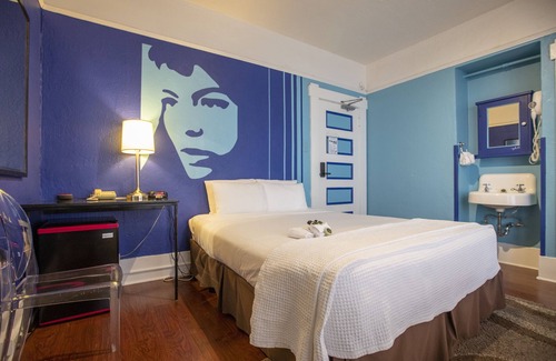 Union Square House | Standard Queen Room w/Ensuite Bathroom