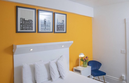 Civic Center Hotel | Standard Queen Room with Ensuite Bathroom