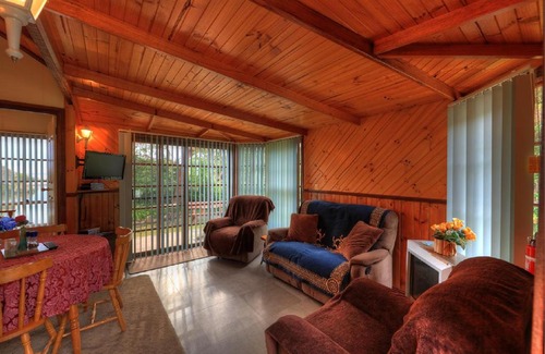 Stanley House | Stanley Lakeside Spa Cabins