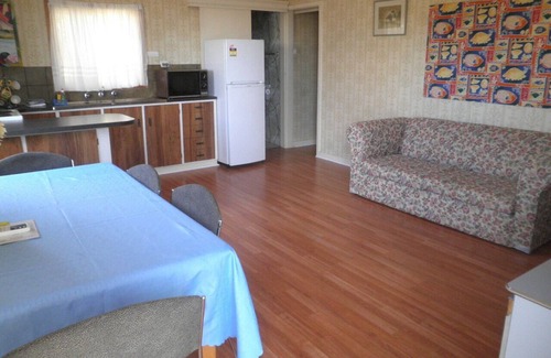 Dalrymple Villa | Stansbury Villas Cottage Relax and Explore