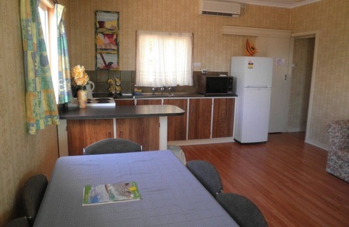 Dalrymple Villa | Stansbury Villas Cottage Relax and Explore