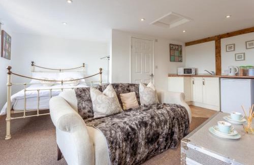 Hatfield Broad Oak House | Stansted airport - studio annexe with parking