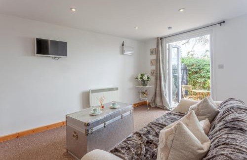 Hatfield Broad Oak House | Stansted airport - studio annexe with parking