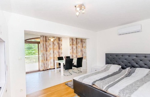 Stomorska Apartment | Star - With Swimming Pool - A5
