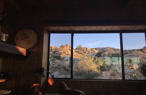 Yucca Valley House | StarBeloved Temple Ranch - Secluded Boulder Estate