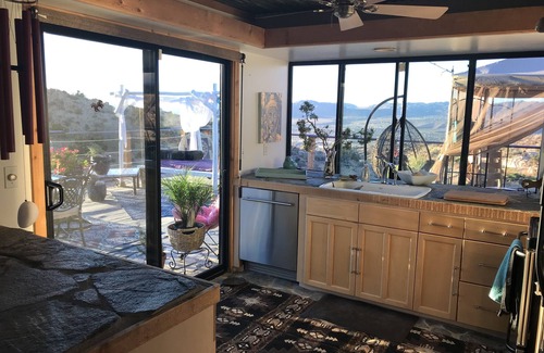 Yucca Valley House | StarBeloved Temple Ranch - Secluded Boulder Estate