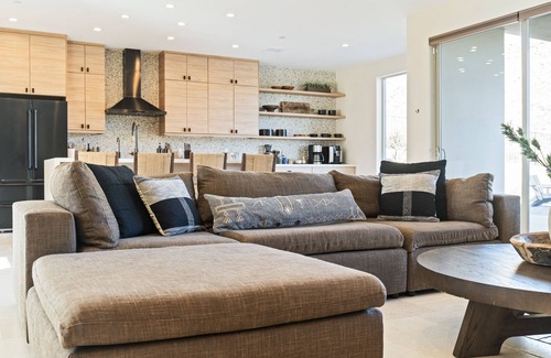 Yucca Valley Villa | Stardust Luxe - In ground Pool - Spa - Fire Pit - Mountain Views - EV Charger