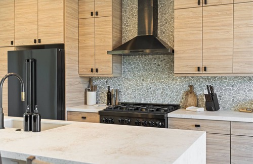 Yucca Valley Villa | Stardust Luxe - In ground Pool - Spa - Fire Pit - Mountain Views - EV Charger