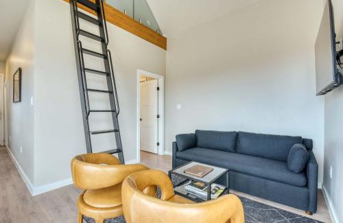 Study Butte-Terlingua Apartment | Stardust Luxury Cottage with loft & a great view