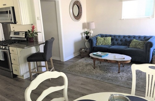 West Newport House | Starfish Cottage-Charm/Comfort, Remodeled, Clean, 1 Blk To Beach,2 Blks To Bay