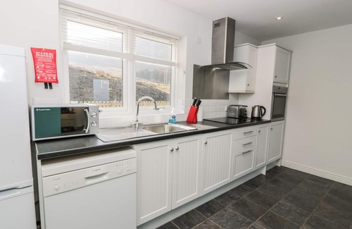 Gruline Cottage | STARFISH COTTAGE, pet friendly in Craignure, Isle Of Mull