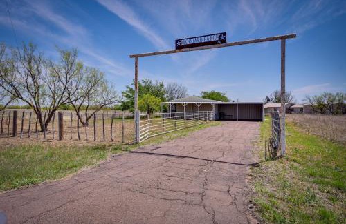 Crowell House | Stargaze, Hike and Kayak Cabin Near Copper Breaks!