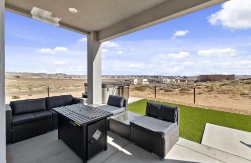 Greenehaven House | Stargazer - Rooftop Deck Hot Tub and Telescope