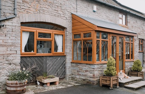 Westbrook Court Apartment | STARGAZER'S FIELD HOUSE, family friendly in Hay-On-Wye