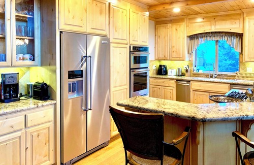 Castle Glen Estates Cabin | Starlight Chalet 4b4b, Mins to Slopes,Game Rm,EV charger,Luxury new home