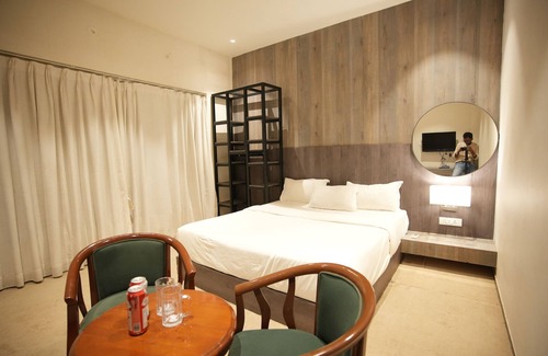 Nashik Resort | Starlight Oasis Resort Spacious 7-bedroom with WiFi, AC in brilliant Nashik