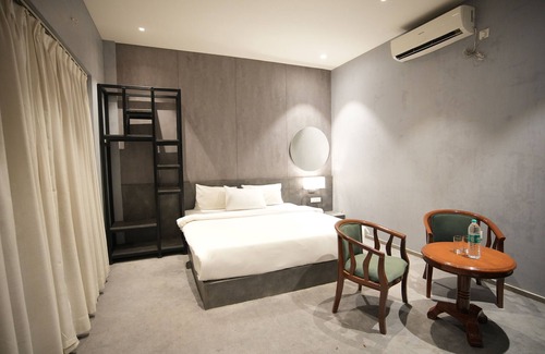 Nashik Resort | Starlight Oasis Resort Spacious 7-bedroom with WiFi, AC in brilliant Nashik