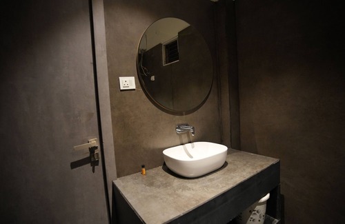 Nashik Resort | Starlight Oasis Resort Spacious 7-bedroom with WiFi, AC in brilliant Nashik