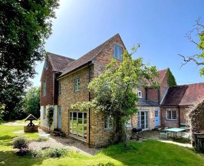 Upper Dicker House | Starnash Farmhouse Holiday Home