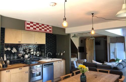 Upper Dicker House | Starnash Farmhouse Holiday Home