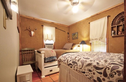 Llano County House | Starry Night Cabin, Starry Night Cabin - Secluded Cabin in Llano