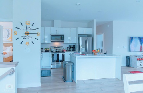 Elmsdale House | Starz at Night - luxurious suite near halifax airport