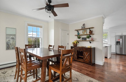 Bristol Apartment | State & Hope St - On parade route. Close to water!