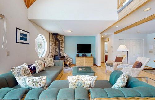 Upper Kingsbury House | Stateline Serenity