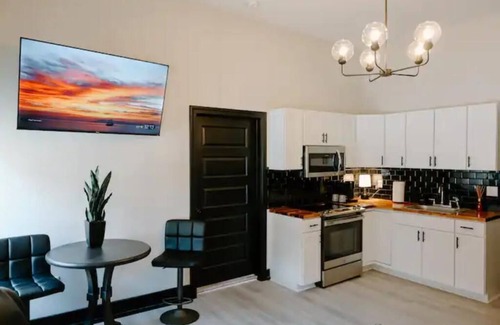 Aberdeen Apartment | Statesmen Suite