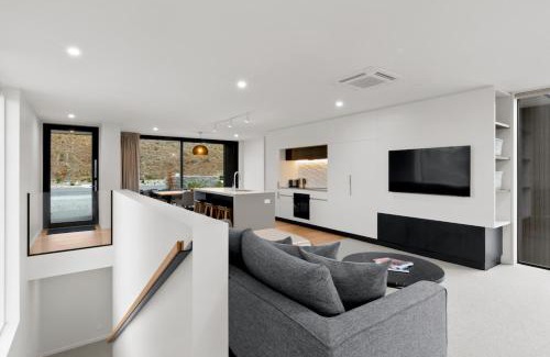 Lake Tekapo House | Station Bay Lodges - Station View