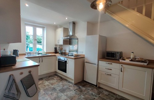 Tarrington Cottage | STATION HOUSE 2 COTTAGES SLEEPS 10
