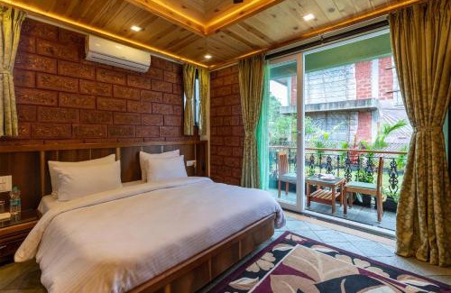 Mahabaleshwar Villa | Status Villa by StayVista - Valleys view, Traditional-modern blend interiors, Private plunge pool & Gazebo