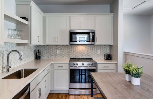 Greenwood House | Stay <10 Min From Broadway In This Cozy Gem