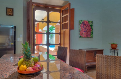 Centro House | Stay 3 blocks to Santa Lucia and steps from English Library