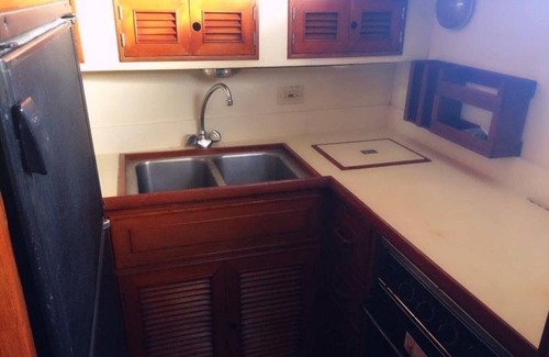 George Town Boat Rental | Stay aboard a 42ft yacht in Paradise