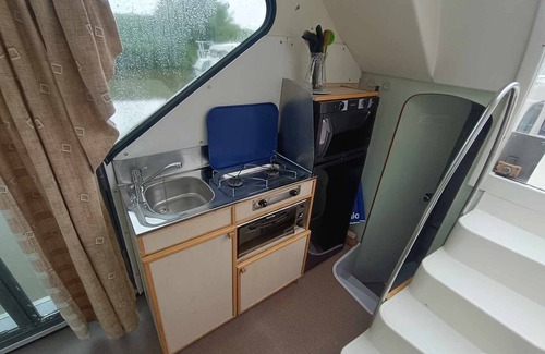 Pontailler-sur-Saone Boat Rental | Stay Afloat: Cozy Boat Rental on the Saône in Scenic Burgundy