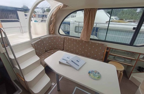 Pontailler-sur-Saone Boat Rental | Stay Afloat: Cozy Boat Rental on the Saône in Scenic Burgundy