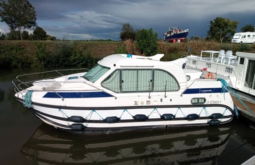 Pontailler-sur-Saone Boat Rental | Stay Afloat: Cozy Boat Rental on the Saône in Scenic Burgundy