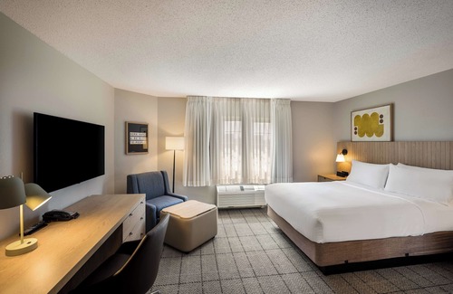 Exchange Place North Hotel | Stay at a Modern Unit with Full Kitchen, Pet-friendly, Self-Parking!