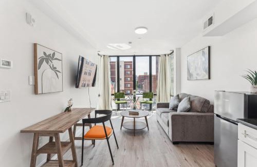 Poplar Apartment | Stay at Luna on N 11th St