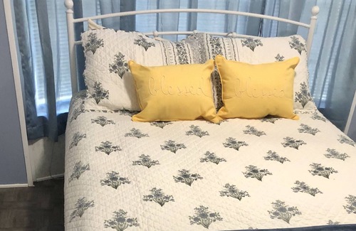 Reddick House | Stay at Park House and enjoy the Horse Country and all the RV Resort amenities.