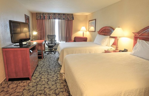 Chinatown Hotel | Stay Close to CityCentre with Breakfast, and Outdoor Pool | 4 Pet-Friendly Rooms